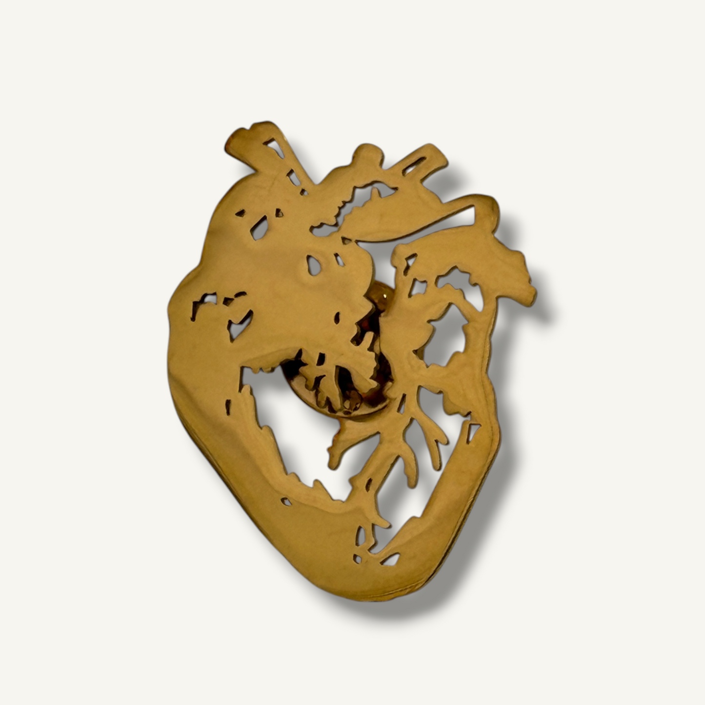 Pin Corazón Anatomico Dorado